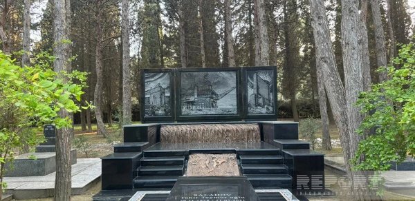 Xalq rəssamı Tahir Salahovun qəbirüstü abidəsi ucaldılıb