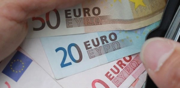 Daha bir ölkə avroya keçmək istəyir