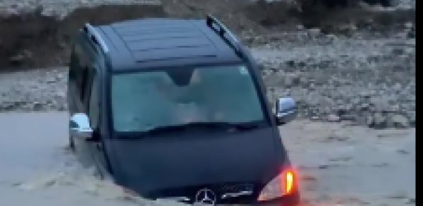 Murad Arifin komandası selə düşdü: Təhlükəli anlar - VİDEO