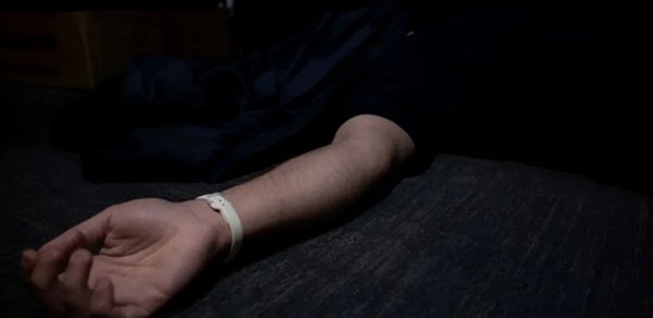 Neftçalada marketin anbarından meyit tapıldı