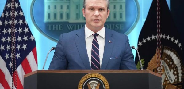 ABŞ-da demokratlar Heqsetə qarşı impiçment elan etmək istəyirlər