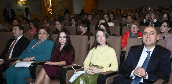 Leyla və Alena Əliyevalar film təqdimatında - FOTOLAR