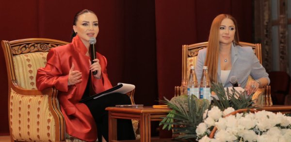 Avroviziya qalibi Nigar Camalla görüş keçirilib - FOTOLAR