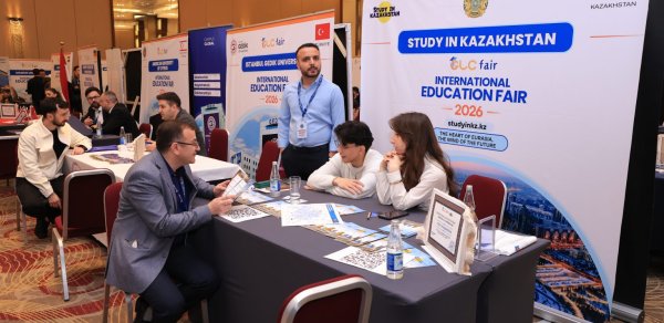 Qazaxıstan Bakıda keçirilən beynəlxalq sərgidə təhsil imkanlarını təqdim edib-FOTOLAR