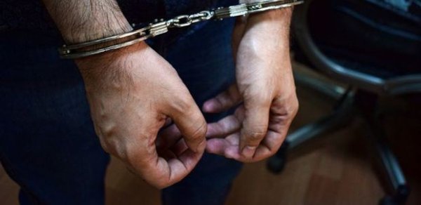 Müştəri kimi aptekə daxil olub oğurluq edən şəxs saxlanıldı