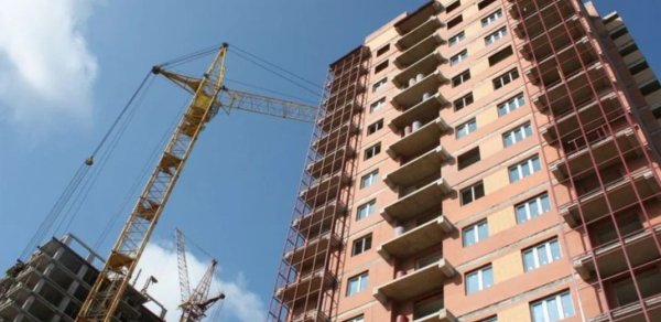 Səkkiz il əvvəl tikintisinə başlanılan bina niyə təhvil verilmir? - VİDEO