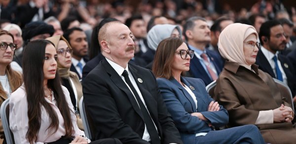 Prezident ailəsi ilə Antalyada tədbirdə - Fotolar