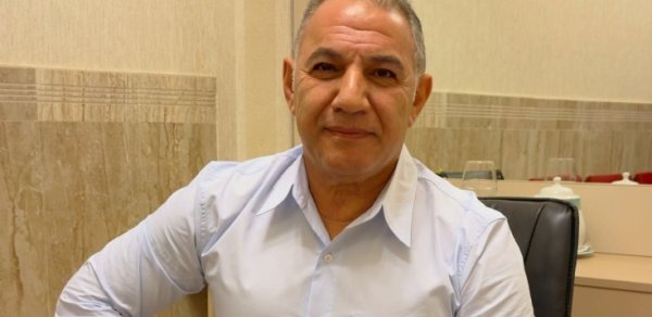 Ədalət Şükürov müğənnilərə səsləndi: "Kitab oxuyun"