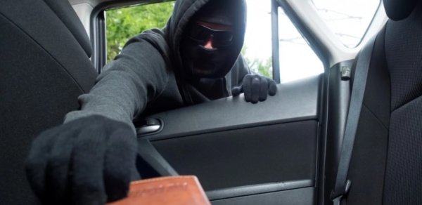 Bakıda avtomobildən oğurluq edən şəxs saxlanıldı