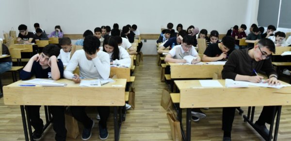 Ölkədə ilk dəfə 5 fənn üzrə 832 şagirdin iştirakı ilə Respublika fənn olimpiadasının final mərhələsi ADNSU-da keçirilir