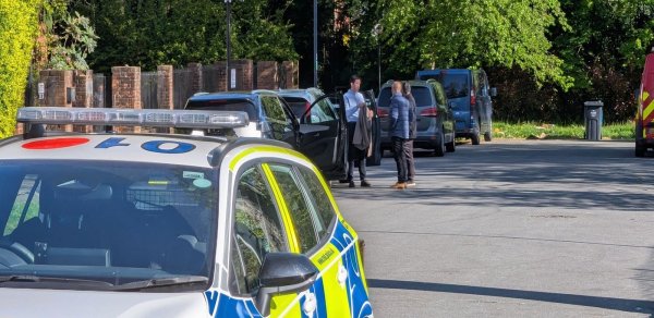 Londonda iki sinaqoqa hücum olub