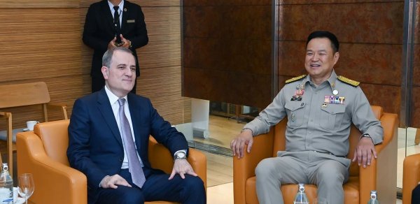 Ceyhun Bayramov Tailandın Baş naziri Anutin Çarnvirakul ilə görüşüb