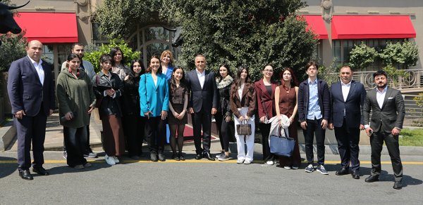 “Senior Talks” layihəsinin davamı: Aydın Veysəloğlu ADA tələbələri ilə yenidən görüşdü