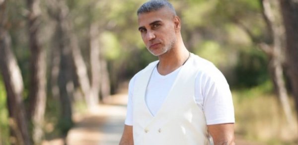Doğuş həyatından film çəkəcək