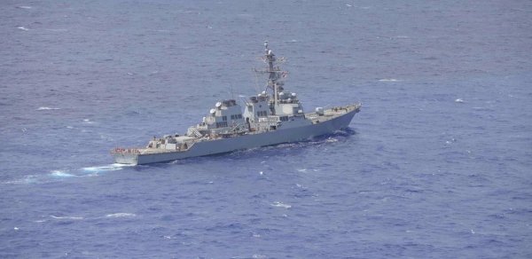 ABŞ-ın "USS Higgins" esminesində yanğın baş verib
