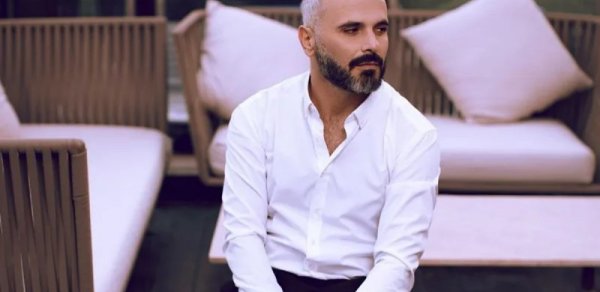 “O bloger anasının qəbrinin üstündə saat reklamı edirdi”