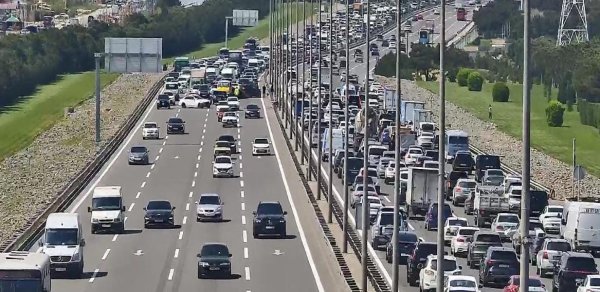 Aeroport şosesində qəza olub, yolda sıxlıq yaranıb
