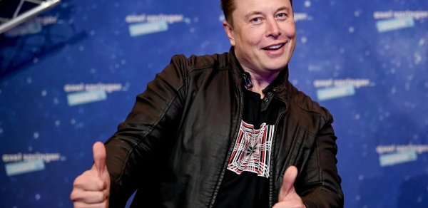 "Tesla" İlon Maskın 12 rəqəmli maaşını açıqladı