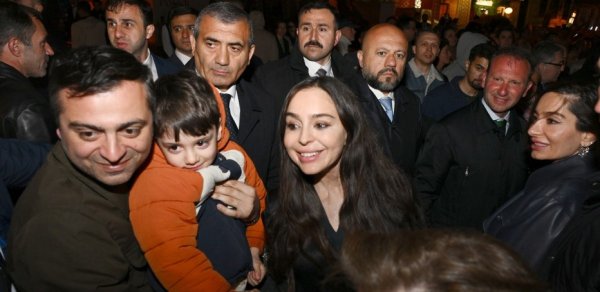 Leyla və Arzu Əliyevalar Beynəlxalq Xalça Festivalını ziyarət etdi - FOTOLAR