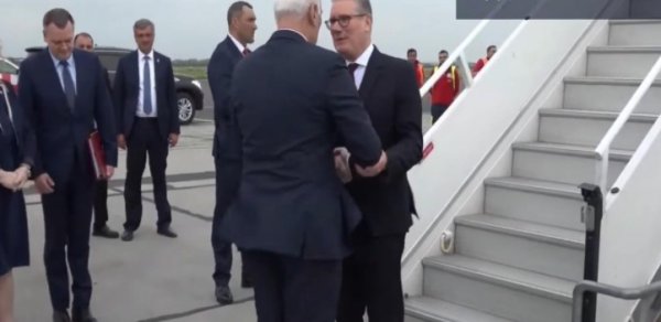 Böyük Britaniyanın baş naziri Ermənistana səfər edib