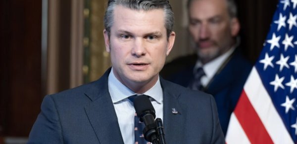 KİV: Pentaqonun rəhbəri paranoyaya qapılıb
