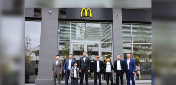 “McDonald’s Azərbaycan” dünya çempionu olan gənc karateçini dəstəklədi - FOTO