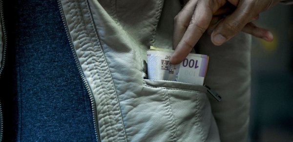 Paytaxtda avtobusda cibgirlik edən şəxs saxlanıldı