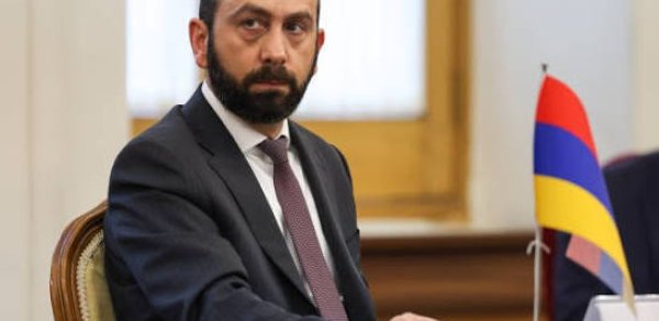 Mirzoyan: İrəvan vaxtı gələndə Aİ və ya Aİİ-nin xeyrinə seçim edəcək