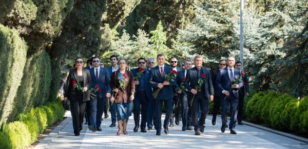 İCMA üzvləri Fəxri xiyabanı ziyarət etdilər - FOTO