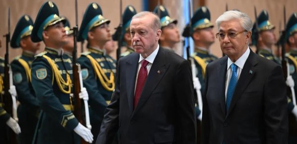 Ərdoğan Qazaxıstanda dövlət nişanı ilə təltif olundu