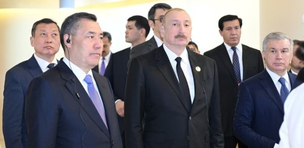 Prezident Türküstanda bir sıra mədəni məkanlarla tanış oldu - Fotolar