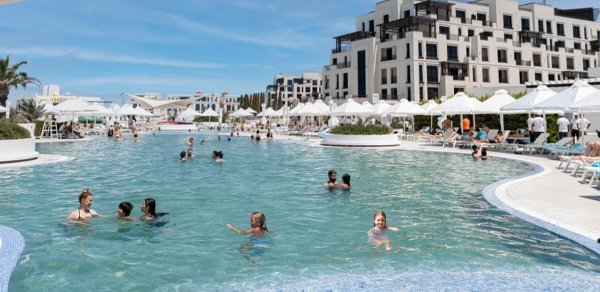 “Soyuq suda üzməyi sevənlərə oraya getməyi çox tövsiyə edirəm” - Prezident