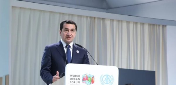 Hikmət Hacıyev: Azərbaycan 300 min məcburi köçkünü mənzillə təmin edib