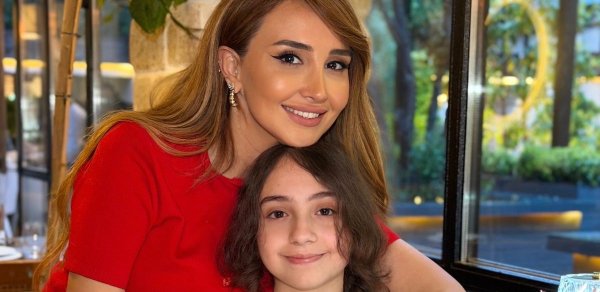 Məşhur aparıcıdan qızına duyğusal təbrik - FOTOLAR