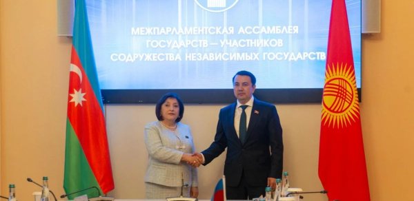 Sahibə Qafarova Rusiyada qırğızıstanlı həmkarı ilə görüşüb