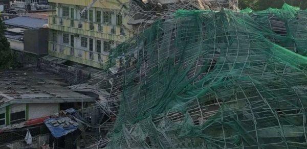 Filippində tikilən bina çöküb, 40 nəfər dağıntılar altında qalıb