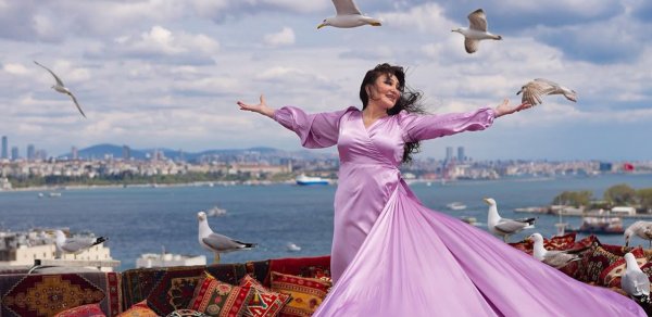 66 yaşlı Nazpəri İstanbulda - Fotosessiya