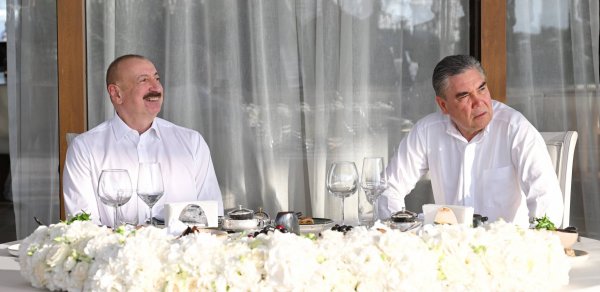 Qurbanqulu Berdiməhəmmədov Azərbaycan Prezidentinə təbrik ünvanlayıb