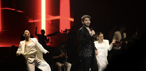 Alqış, həyəcan, anşlaq - Elçin ilk solo konsertini verdi
