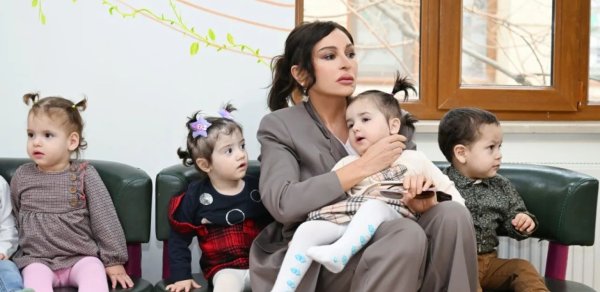"Hər bir uşağa xoşbəxt həyat arzulayıram" - Mehriban Əliyeva