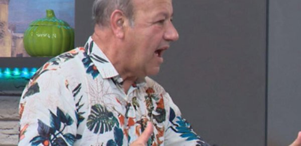 “Şəbnəm, Damla, Kəmalə... Bunlar oxuyan deyil, nöqtə!"