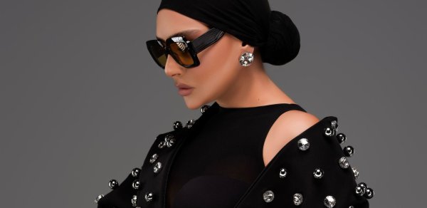 Zülfiyyə Xanbabayeva “Gəl” deyir