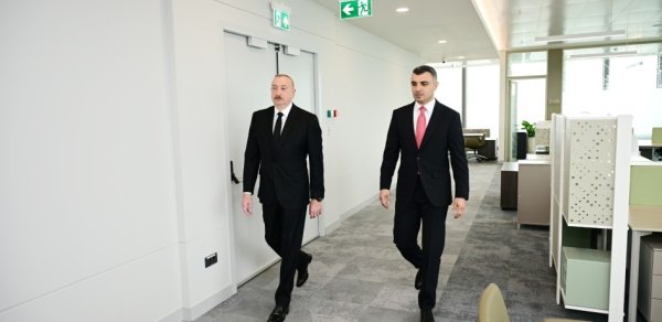 İlham Əliyev Mərkəzi Bankın yeni binasının açılışında - FOTOLAR