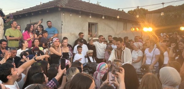 Dünyaca məşhur DJ doğulduğu kənddə konsert verdi - VİDEO