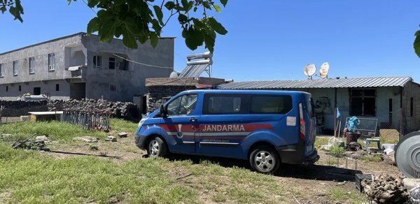 İlana atəş açan kişi ailə üzvlərini yaraladı