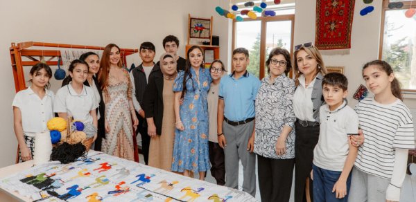 Leyla Əliyeva və Arzu Əliyeva 11 nömrəli inteqrasiya təlimli internat tipli ümumtəhsil məktəbində olublar - FOTO