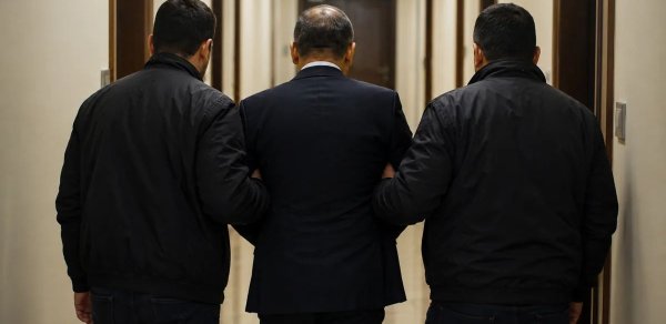 Ölkədən qaçan gömrükçülər Ukraynada tutularaq Azərbaycana gətirildilər
