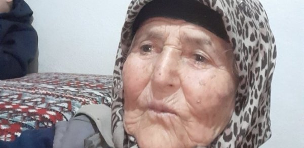 Tarlada yatıb qalan qadın faciəli şəkildə öldü