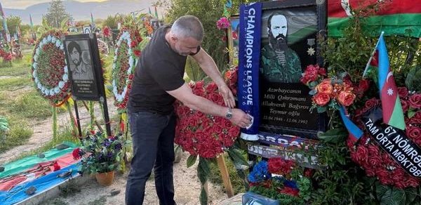 Qurban Qurbanov Allahverdi Bağırovun məzarını ziyarət etdi - FOTO