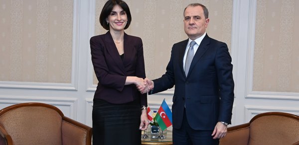 Ceyhun Bayramov gürcü həmkarı ilə görüşdü